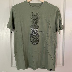 Hurley Graphic T-Shirt | Size M | Pineapple Skeleton Beach Surf